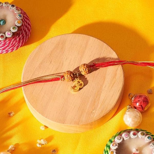 Set of 1 Rudraksh Rakhi for Brother | Rakhi Gift Pack for Sister, Bhaiya and Bhabhi | Bracelet for Men, Women | Fancy Jewellery Combo Gifts | Ideal for Gifting Hamper